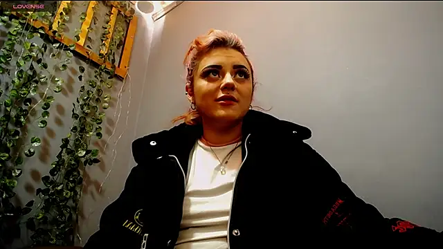 Snapshot of Alaska_atm chatting on 12-29-24, 05:22 Alaska atm online show from 12-29-24, 05:22