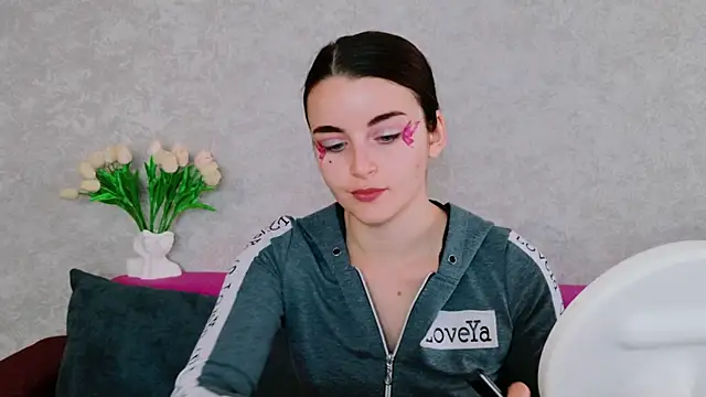 Miss Arwen online show from 09-30-25, 04:17