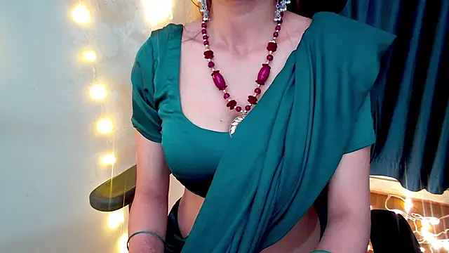 Snapshot of sassysonia chatting on 02-19-26, 06:37 sassysonia online show from 02-19-26, 06:37