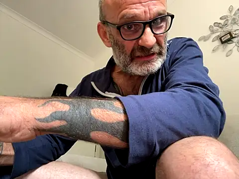 Snapshot of Shyboy817 chatting on 09-16-25, 01:01 Shyboy817 online show from 09-16-25, 01:01