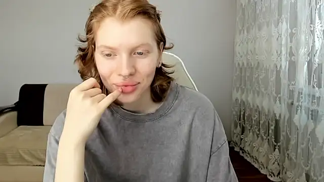 Snapshot of StellaDavis chatting on 05-08-26, 09:14 StellaDavis online show from 05-08-26, 09:14