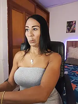 Snapshot of charlotte_bayron02 chatting on 06-11-26, 02:00 charlotte bayron02 online show from 06-11-26, 02:00
