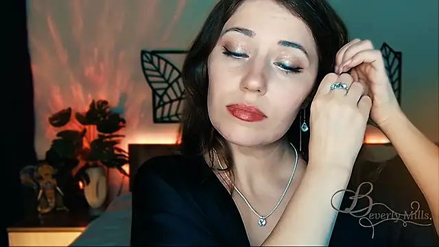 Snapshot of MissBeverlyMills chatting on 01-25-25, 09:46 MissBeverlyMills online show from 01-25-25, 09:46