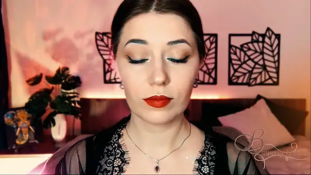 Snapshot of MissBeverlyMills chatting on 03-09-25, 08:07 MissBeverlyMills online show from 03-09-25, 08:07