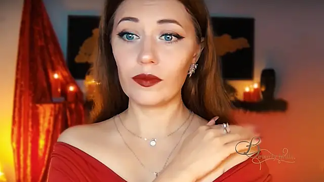 Snapshot of MissBeverlyMills chatting on 10-18-25, 02:58 MissBeverlyMills online show from 10-18-25, 02:58