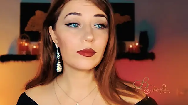 Snapshot of MissBeverlyMills chatting on 11-02-25, 02:25 MissBeverlyMills online show from 11-02-25, 02:25