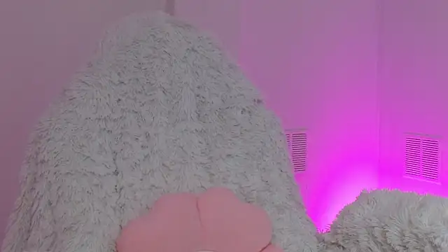 hantonella  online show from 11-08-25, 12:05