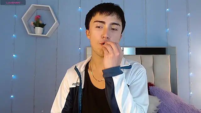 santi-fabulous online show from 12-03-24, 09:23