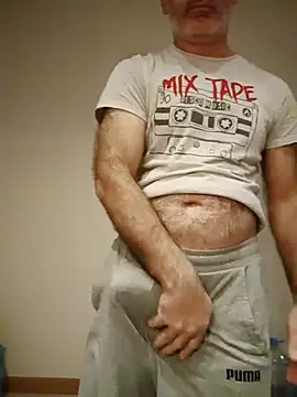 Snapshot of takcikarr chatting on 11-17-25, 11:32 takcikarr online show from 11-17-25, 11:32