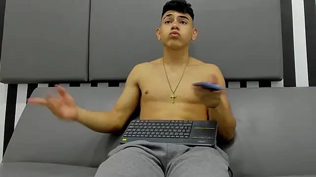 andrew rose  online show from 01-29-25, 03:33