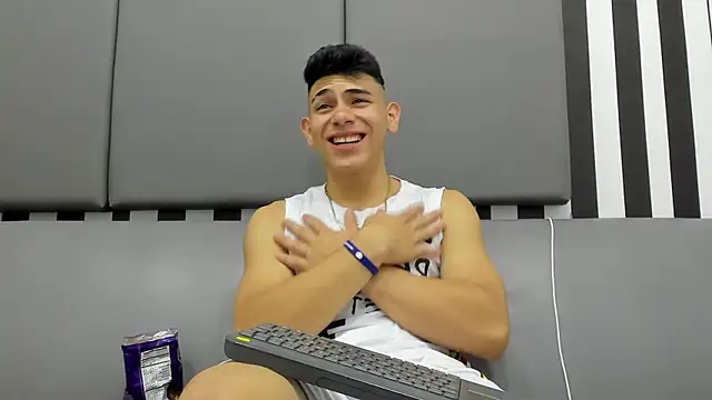 andrew rose  online show from 02-04-25, 05:42