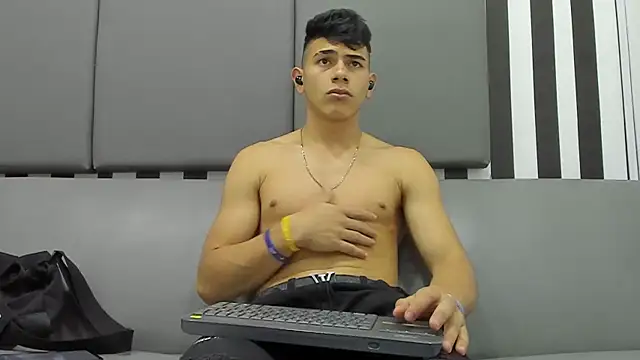 andrew rose  online show from 02-07-25, 09:15