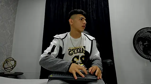 andrew rose  online show from 02-13-25, 03:39