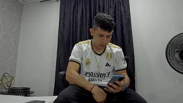 andrew rose  online show from 02-26-25, 03:19