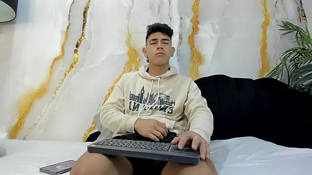 andrew rose  online show from 10-11-25, 03:21