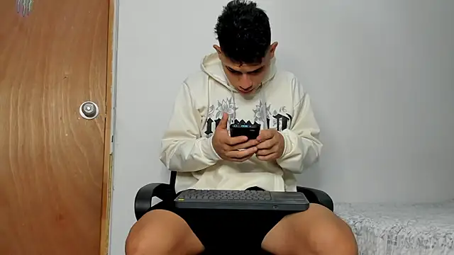 andrew rose  online show from 11-24-25, 03:56