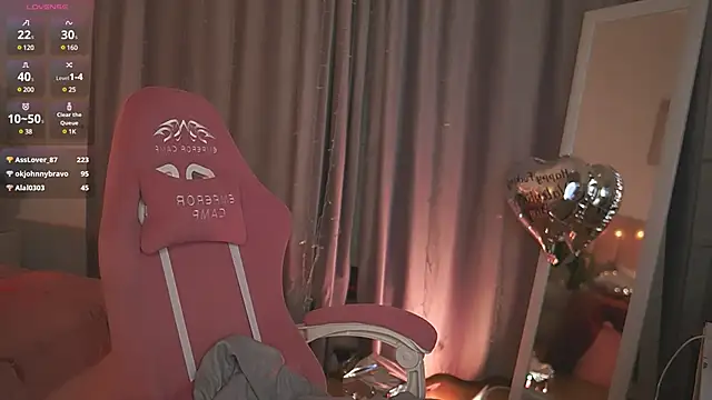 Snapshot of Lala_Land_ chatting on 02-15-25, 06:44 Lala Land online show from 02-15-25, 06:44