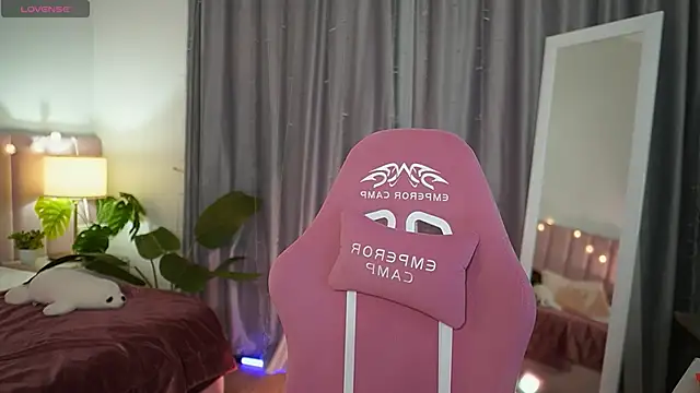 Snapshot of Lala_Land_ chatting on 03-08-25, 03:13 Lala Land online show from 03-08-25, 03:13