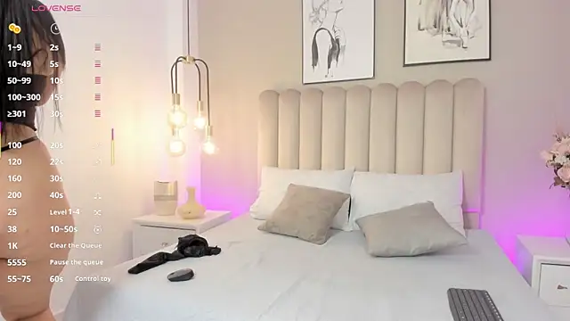 Snapshot of LindaRey_ chatting on 02-20-25, 02:18 LindaRey online show from 02-20-25, 02:18