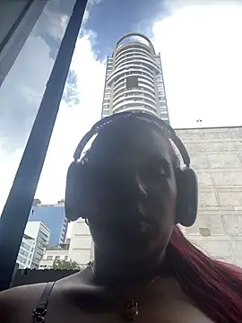 Snapshot of LindaRey_ chatting on 11-10-25, 07:13 LindaRey online show from 11-10-25, 07:13