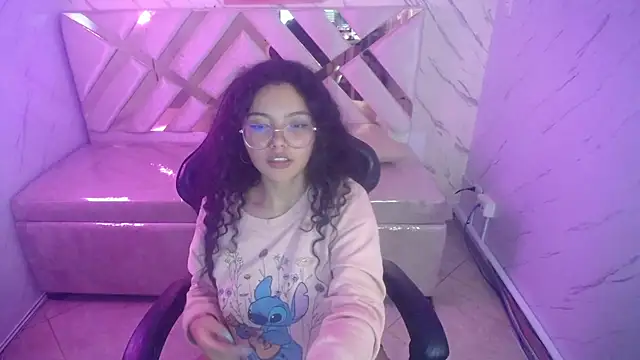 Snapshot of victoria_castillo_b chatting on 03-12-25, 09:34 victoria castillo b online show from 03-12-25, 09:34