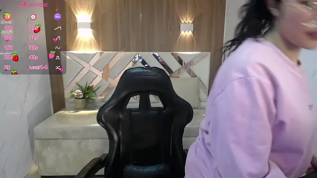 Snapshot of victoria_castillo_b chatting on 10-02-25, 03:02 victoria castillo b online show from 10-02-25, 03:02