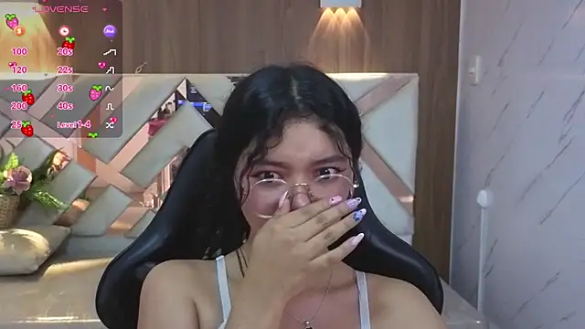 Snapshot of victoria_castillo_b chatting on 10-05-25, 03:16 victoria castillo b online show from 10-05-25, 03:16