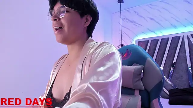 Snapshot of Emmapark_ chatting on 02-16-25, 04:42 Emmapark online show from 02-16-25, 04:42