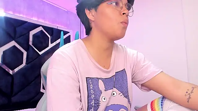 Snapshot of Emmapark_ chatting on 02-23-25, 11:14 Emmapark online show from 02-23-25, 11:14