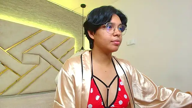 Snapshot of Emmapark_ chatting on 03-18-25, 12:03 Emmapark online show from 03-18-25, 12:03