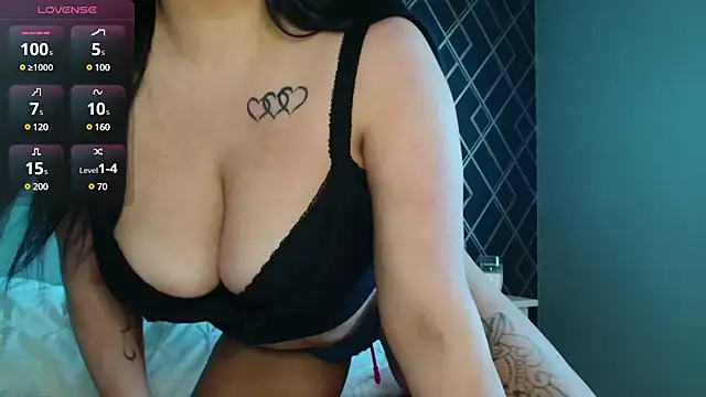 Layla UK online show from 03-18-25, 10:46