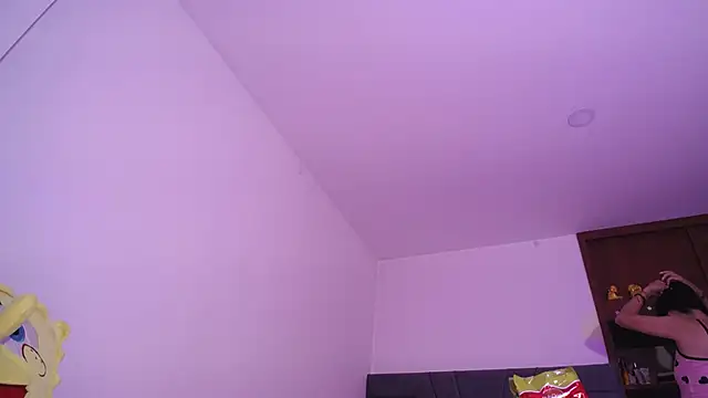 Snapshot of Yinn_Silver chatting on 01-09-25, 10:52 Yinn Silver online show from 01-09-25, 10:52