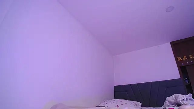 Snapshot of Yinn_Silver chatting on 01-24-25, 10:11 Yinn Silver online show from 01-24-25, 10:11