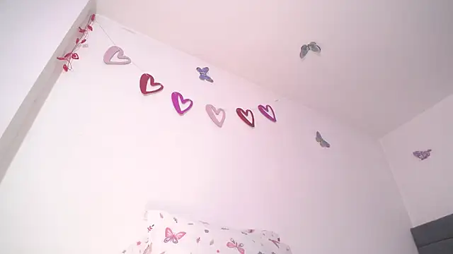 Snapshot of Yinn_Silver chatting on 03-15-25, 12:34 Yinn Silver online show from 03-15-25, 12:34