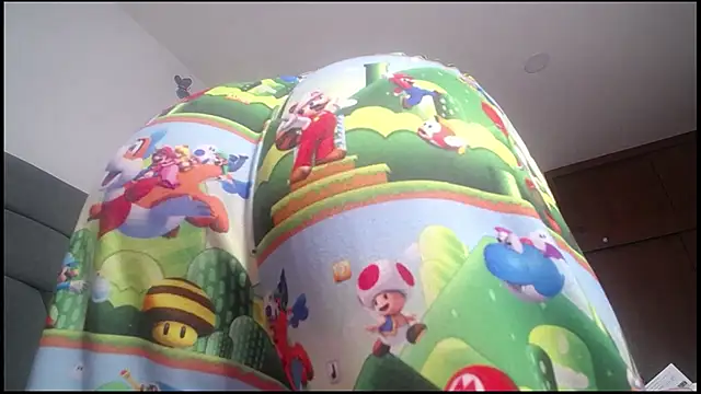 Snapshot of Yinn_Silver chatting on 09-23-25, 06:49 Yinn Silver online show from 09-23-25, 06:49