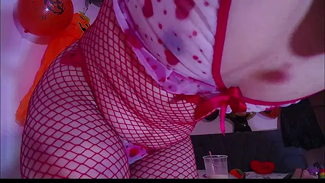 Snapshot of Yinn_Silver chatting on 10-15-25, 01:22 Yinn Silver online show from 10-15-25, 01:22