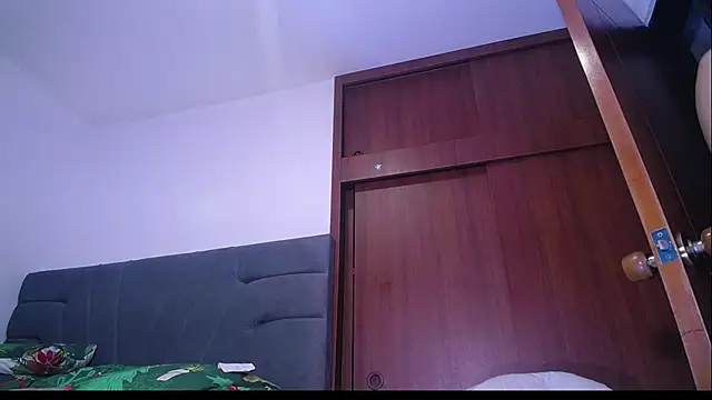 Snapshot of Yinn_Silver chatting on 11-21-25, 09:08 Yinn Silver online show from 11-21-25, 09:08