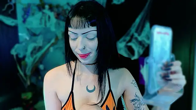 Snapshot of Madison_Jackson chatting on 10-28-25, 10:45 Madison Jackson online show from 10-28-25, 10:45