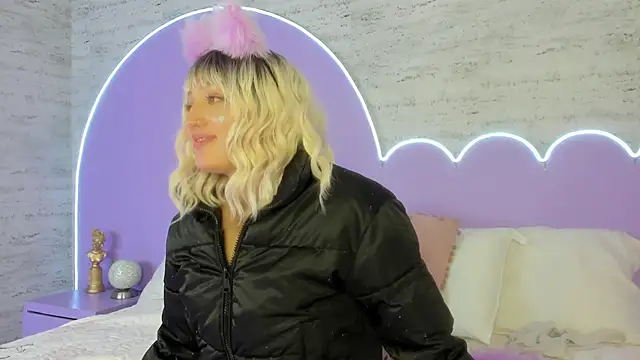 Giaa Ross online show from 11-23-25, 07:52