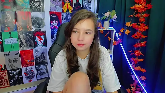 Snapshot of Lina_Brownie chatting on 12-20-24, 02:19 Lina Brownie online show from 12-20-24, 02:19