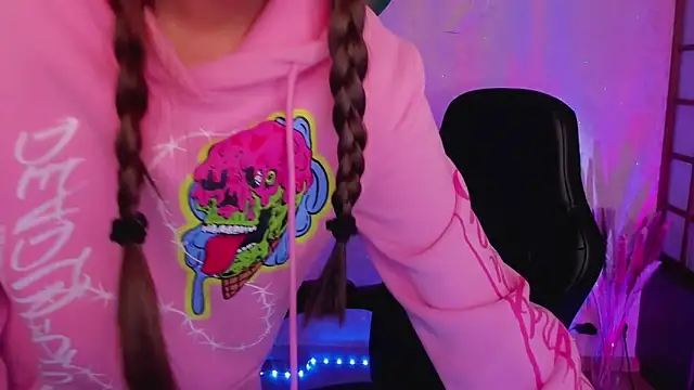 Snapshot of Lina_Brownie chatting on 01-06-25, 02:04 Lina Brownie online show from 01-06-25, 02:04