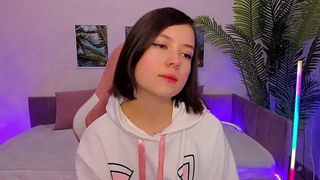 Snapshot of Lina_Brownie chatting on 02-28-25, 01:47 Lina Brownie online show from 02-28-25, 01:47