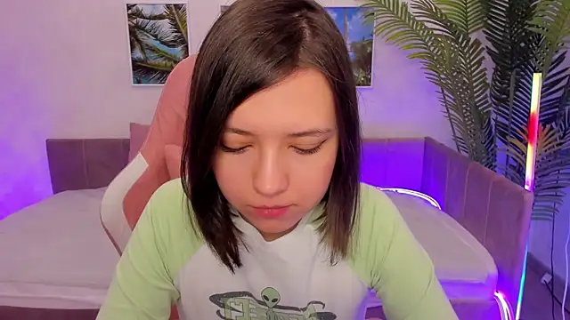 Snapshot of Lina_Brownie chatting on 03-06-25, 05:03 Lina Brownie online show from 03-06-25, 05:03