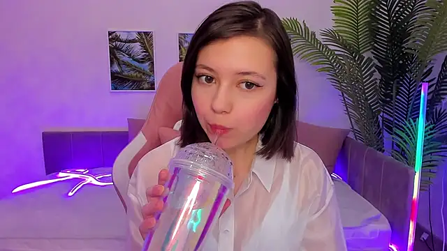 Snapshot of Lina_Brownie chatting on 03-08-25, 02:01 Lina Brownie online show from 03-08-25, 02:01