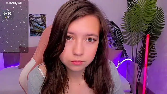 Snapshot of Lina_Brownie chatting on 09-19-25, 02:46 Lina Brownie online show from 09-19-25, 02:46