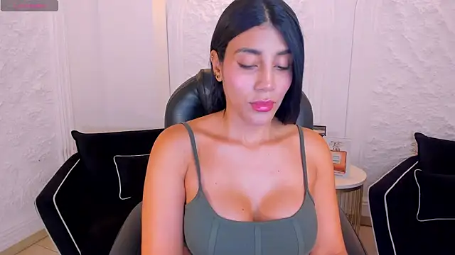 Snapshot of CharlotteCox_ chatting on 05-02-26, 03:00 CharlotteCox online show from 05-02-26, 03:00