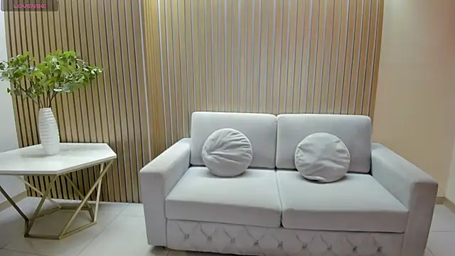 Snapshot of CharlotteCox_ chatting on 05-28-26, 02:20 CharlotteCox online show from 05-28-26, 02:20