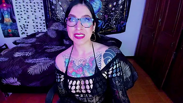 Snapshot of alice_666f chatting on 05-26-26, 02:46 alice 666f online show from 05-26-26, 02:46