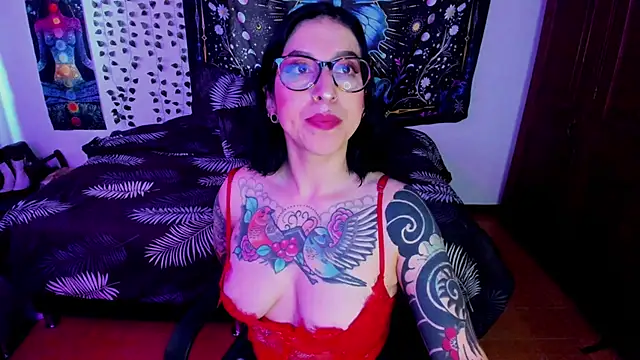 Snapshot of alice_666f chatting on 06-01-26, 01:57 alice 666f online show from 06-01-26, 01:57