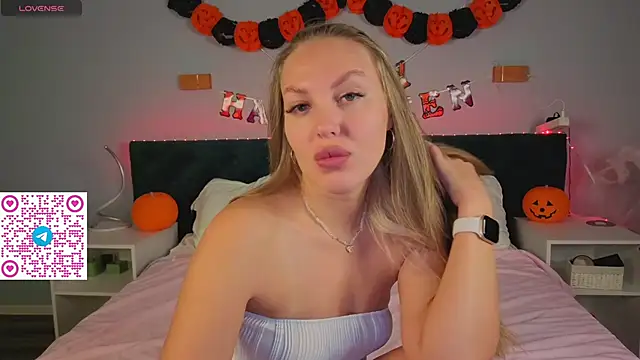 Kelly Hardy online show from 11-04-25, 01:05